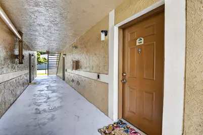 300 Palm Circle W #106, Pembroke Pines, FL 33025 - Photo 2