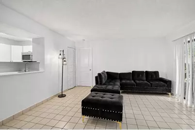 300 Palm Circle W #106, Pembroke Pines, FL 33025 - Photo 12