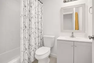 300 Palm Cir W, Pembroke Pines, FL 33025 - Photo 10
