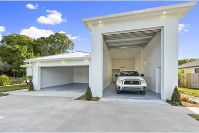 516 SE Alamanda Way, Stuart, FL 34996 - Photo 2