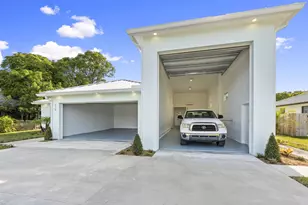 516 SE Alamanda Way, Stuart, FL 34996 - Photo 2