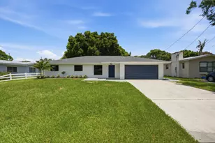 1124 Club Dr, Fort Pierce, FL 34982 - Photo 2