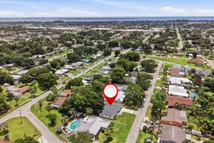1124 Club Dr, Fort Pierce, FL 34982 - Photo 4