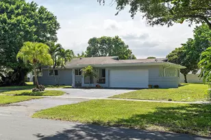 521 SW 59th Ave, Plantation, FL 33317 - Photo 2