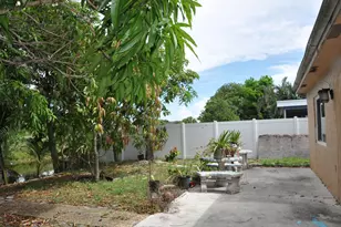 1906 SW 87th Ave, North Lauderdale, FL 33068 - Photo 24