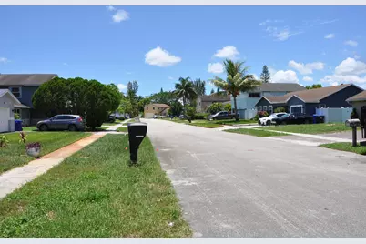 1906 SW 87th Avenue, North Lauderdale, FL 33068 - Photo 28