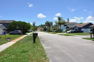1906 SW 87th Ave, North Lauderdale, FL 33068 - Photo 28