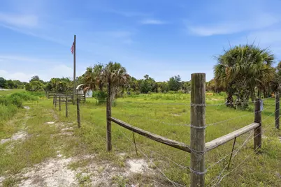 19998 NW 270th Street, Okeechobee, FL 34972 - Photo 1