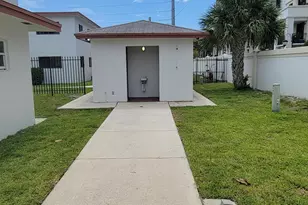 240 SW 7th St, Boca Raton, FL 33432 - Photo 24