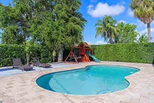 300 SE 8th Ct, Pompano Beach, FL 33060 - Photo 2