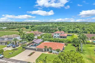 20438 SW 327th St, Homestead, FL 33030 - Photo 4