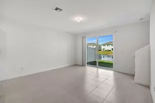 539 SE Rivergrass St, Port Saint Lucie, FL 34984 - Photo 8