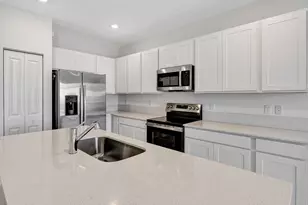 539 SE Rivergrass St, Port Saint Lucie, FL 34984 - Photo 2