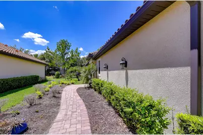 8433 Alberata Vista Drive, Tampa, FL 33647 - Photo 10