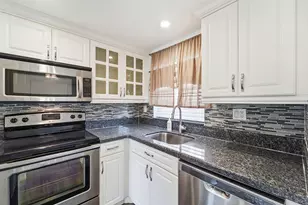 9360 Sunrise Lakes Blvd, Sunrise, FL 33322 - Photo 18