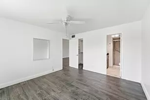 9360 Sunrise Lakes Blvd, Sunrise, FL 33322 - Photo 20
