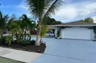 528 Date Palm Dr, Lake Park, FL 33403 - Photo 2