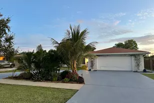 528 Date Palm Dr, Lake Park, FL 33403 - Photo 4
