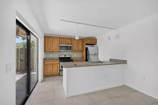 851 Blue Ridge Cir, West Palm Beach, FL 33409 - Photo 4