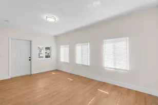865 SE 12th St, Hialeah, FL 33010 - Photo 12