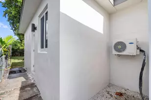 865 SE 12th St, Hialeah, FL 33010 - Photo 36