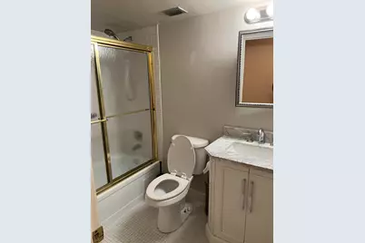 203 Suffolk #E, Boca Raton, FL 33434 - Photo 10