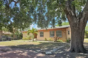 2013 SE Dock St, West Palm Beach, FL 33401 - Photo 2