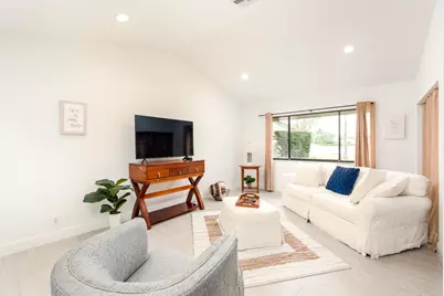 3 Lexington Lane E #A, Palm Beach Gardens, FL 33418 - Photo 1