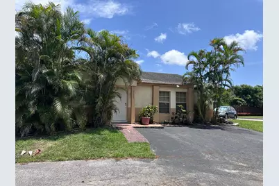 19823 NW 64th Place, Hialeah, FL 33015 - Photo 14