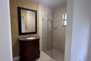 19823 NW 64th Pl, Hialeah, FL 33015 - Photo 12