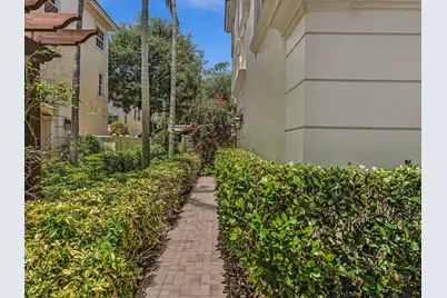 5575 NE Trieste Way, Boca Raton, FL 33487 - Photo 2