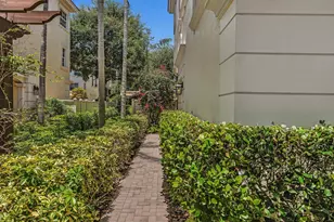 5575 NE Trieste Way, Boca Raton, FL 33487 - Photo 2