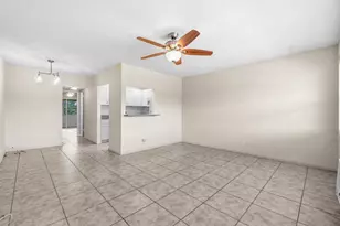 52 Kingswood C, West Palm Beach, FL 33417 - Photo 2