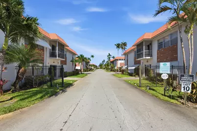 3550 NW 8th Avenue #812, Pompano Beach, FL 33064 - Photo 2