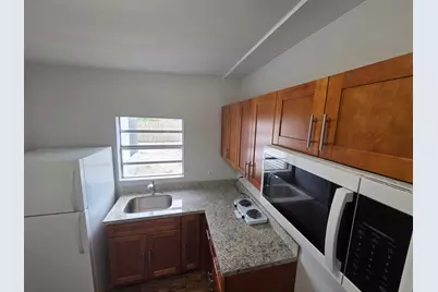 31 Edmund Road  #5, West Park, FL 33023 - Photo 8