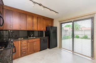 818 8th Ct, Palm Beach Gardens, FL 33410 - Photo 6