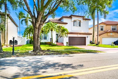 18438 NW 11th Street, Pembroke Pines, FL 33029 - Photo 2