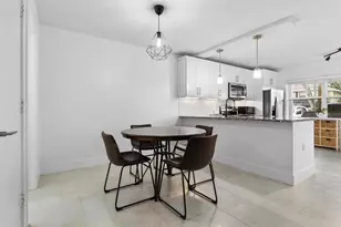 18 Amherst Ct, Royal Palm Beach, FL 33411 - Photo 6