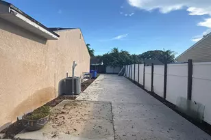 10685 Bobbie Ln, Royal Palm Beach, FL 33411 - Photo 4