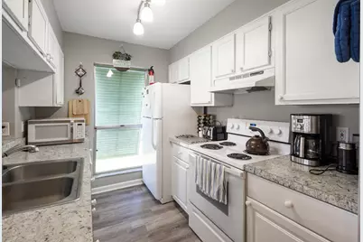 184 Cypress Point Drive #184, Palm Beach Gardens, FL 33418 - Photo 8