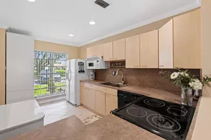 8666 Bella Vista Dr, Boca Raton, FL 33433 - Photo 6