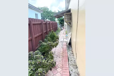 1885 NE 177th Street, North Miami Beach, FL 33162 - Photo 2