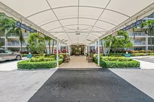 3510 Oaks Way, Pompano Beach, FL 33069 - Photo 4