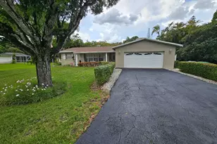 11500 SW 3rd St, Plantation, FL 33325 - Photo 2