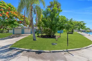 139 E Lake Dr, Lehigh Acres, FL 33936 - Photo 2