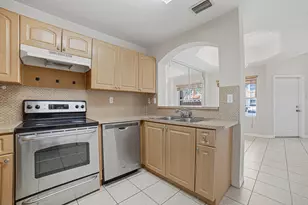 765 SW 107th Ave, Pembroke Pines, FL 33025 - Photo 2