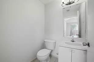 765 SW 107th Ave, Pembroke Pines, FL 33025 - Photo 22
