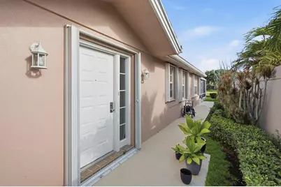 1301 NW Bentley Circle #B, Port Saint Lucie, FL 34986 - Photo 4