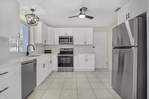 9715 Dahlia Ave, Palm Beach Gardens, FL 33410 - Photo 6