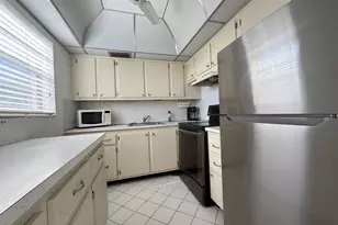 9 Hastings A, West Palm Beach, FL 33417 - Photo 2